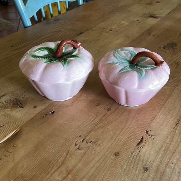 Two Vintage Strawberry Canisters USA Pottery - Picture 2 of 11